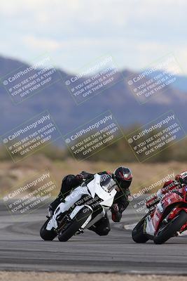 media/Nov-16-2025-Race Pace (Sun) [[8c5fa54630]]/Non Verified Riders (1st 20 Minutes)/5-Turn 15 (110pm)/